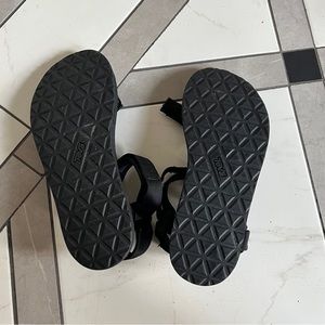 Women’s size 10 Teva’s used 1 time.